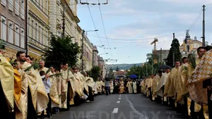 Peste 2.000 persoane au participat la o procesiune de Rusalii prin centrul municipiului Cluj-Napoca - VIDEO