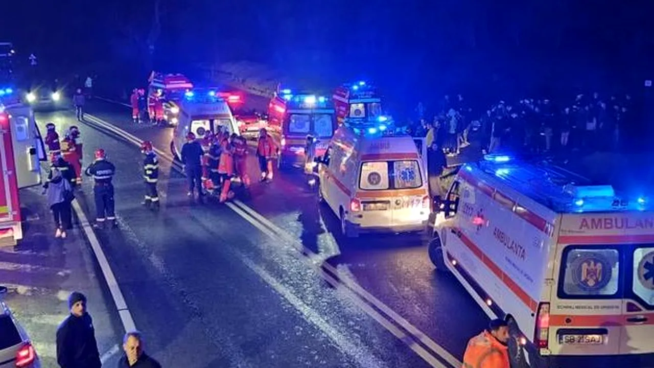 Accident între două autocare în care se aflau 86 de copii, în judeţul Sibiu. 33 de copii şi un adult au fost transportaţi la spital