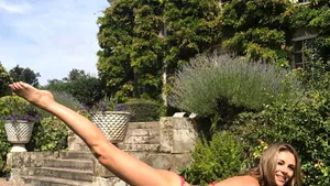 FOTO | Elizabeth Hurley, actriţa care a descoperit elixirul tinereţii. Contul de Instagram, asaltat de comentariile fanilor după ce a postat aceste imagini