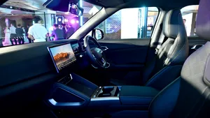 Caz de sclavie în Ungaria / Gigantul auto chinez BYD, acuzat că exploatează muncitori chinezi în fabrica din Ungaria