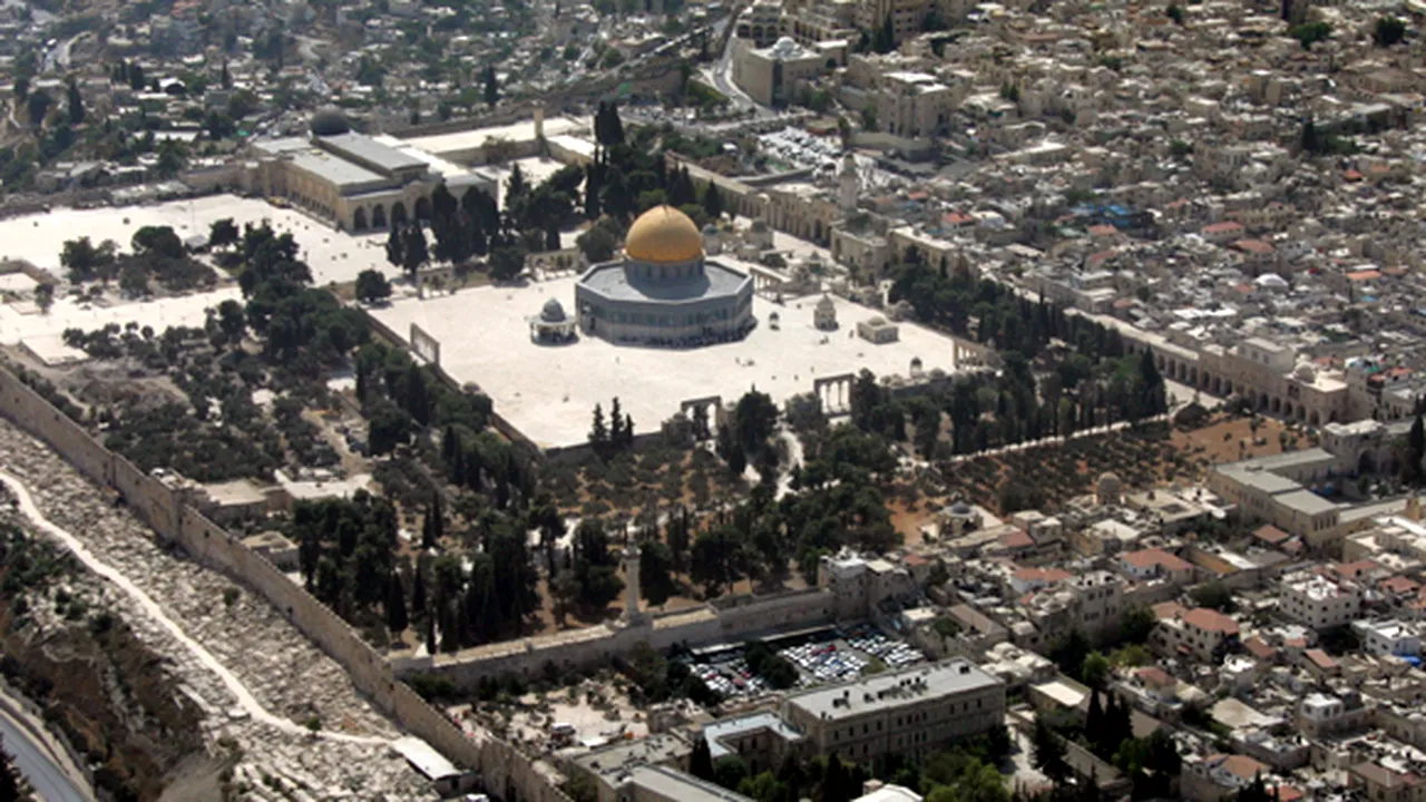 Politicieni israelieni înfuriaţi de moţiunea UNESCO care ar nega valoarea locului sfânt pentru evrei prin folosirea denumirii musulmane 