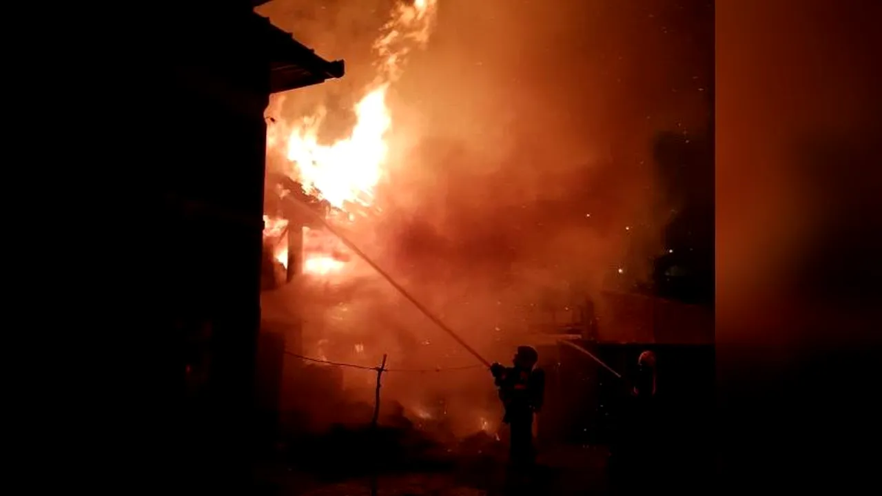 Un incendiu a izbucnit la Cluj din cauza artificiilor din noaptea de Revelion. Oamenii le-au folosit lângă un fânar 