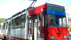 Un vagon de tramvai al liniei 41 a deraiat, în Bucureşti