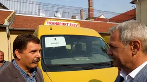 Dragnea, întrebat în ce alt stat din UE mai împart vicepremierii microbuze: În România, cu drag