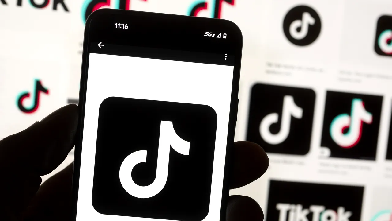 TikTok a primit o amendă record de 345 de milioane de euro din partea Uniunii Europene. Care sunt acuzaţiile