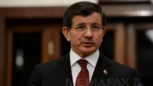Ahmet Davutoglu: A negocia cu Bashar al-Assad este similar cu a-i întinde mâna lui Adolf Hitler