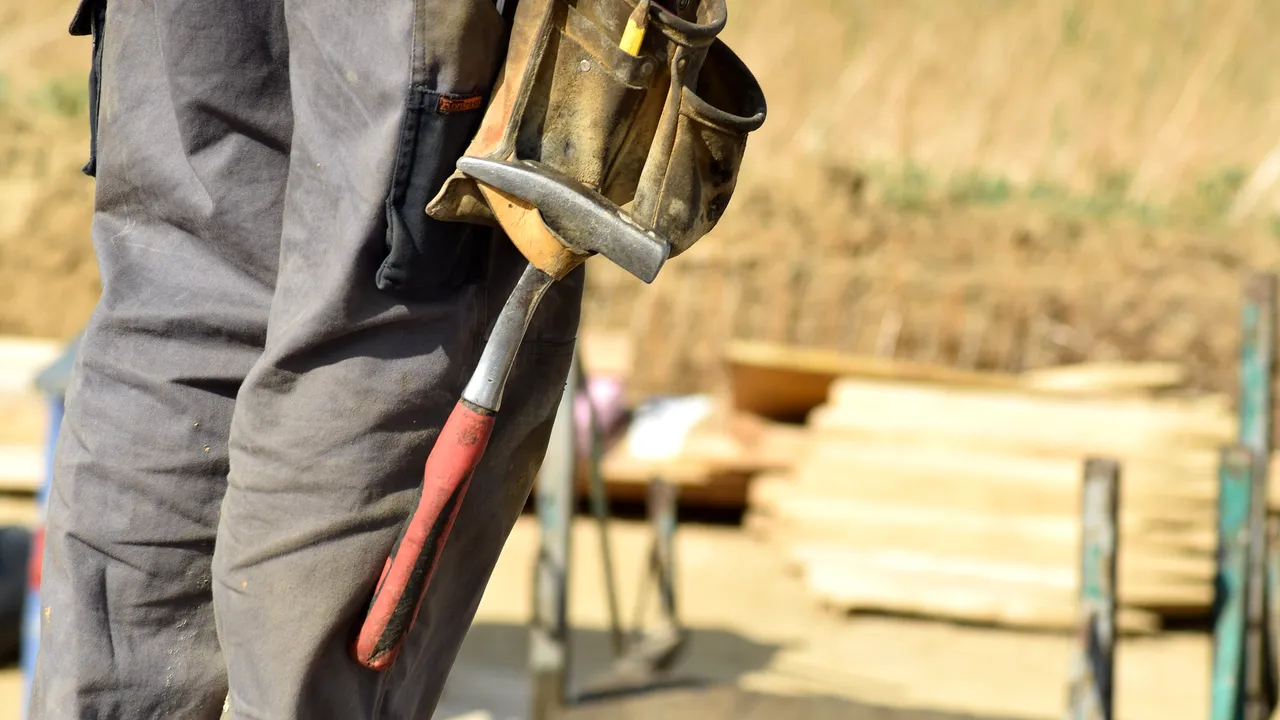 Previziunile BERD – economia României va scădea cu 4%. Guvernul prevedea o scădere de doar 1,9% din PIB