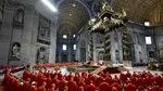 Începe Conclavul papal la Vatican. Cardinalii încep procesiunea către Capela Sixtină