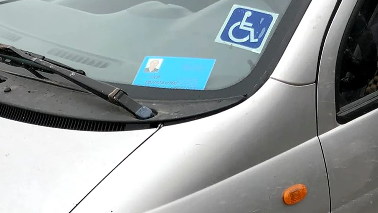 Paznicii unui supermarket din Capitală, acuzaţi că au blocat roata maşinii unui bătrân cu handicap locomotor/ REACŢIA supermarketului  | FOTO