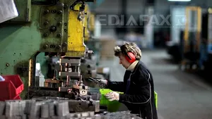 ELBA, de la sursa bateriilor pentru lanterne în comunism la corpuri de iluminat şi faruri pentru maşini. Fabrica, salvată de venirea Renault la Dacia - GALERIE FOTO