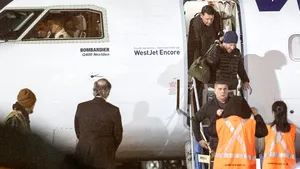 Avertismentul lui Harry şi Meghan către presă. Ce riscă paparazzi ascunşi în tufişuri 