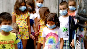COVID-19 cu lipici pentru cei mici. Câţi copii s-au infectat cu noul coronavirus de când s-au deschis şcolile 
