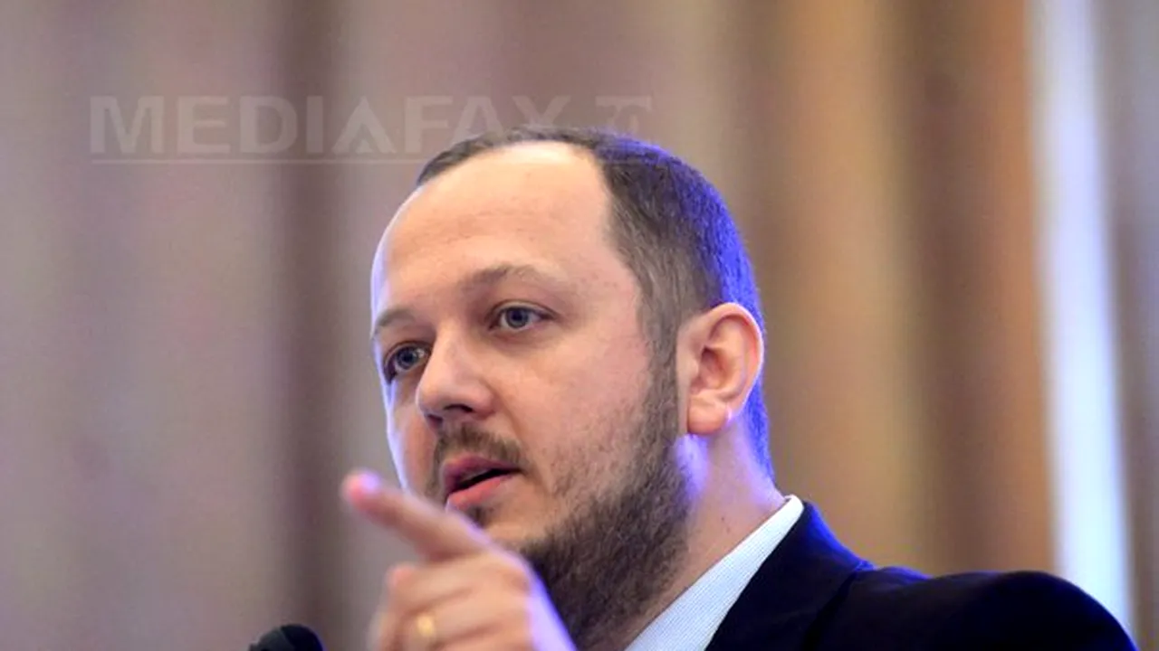Adrian Papahagi se retrage din cursa pentru şefia PMP pentru a-l sprijini pe Daniel Funeriu