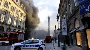 Hotelul Ritz din Paris a fost devastat de incendiul de marţi - VIDEO