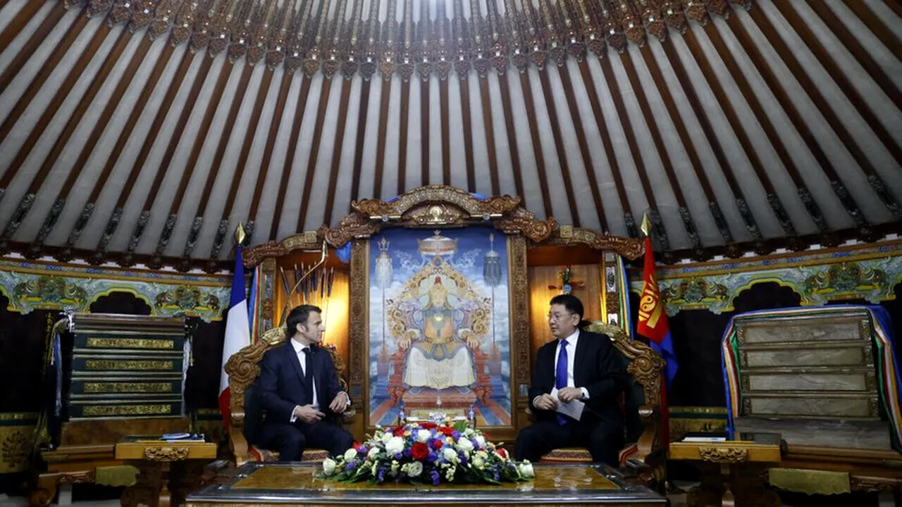 Macron a făcut prima vizită prezidenţială franceză în Mongolia