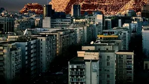 Munţii Carpaţi surprinşi din Capitală dovedeşte că imaginaţia bucureştenilor nu are limite. Noua imagine virală | FOTO