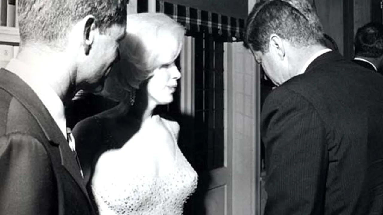 O fotografie rară cu Marilyn Monroe şi fraţii Kennedy, scoasă la licitaţie