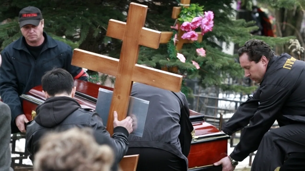 Funeraliile victimelor atentatelor teroriste de la Moscova, marcate de o puternică emoţie
