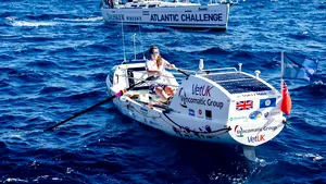 Jasmine Harrison a devenit cea mai tânără femeie care trece singură Atlanticul. Britanica de 21 de ani a vâslit timp de 70 de zile