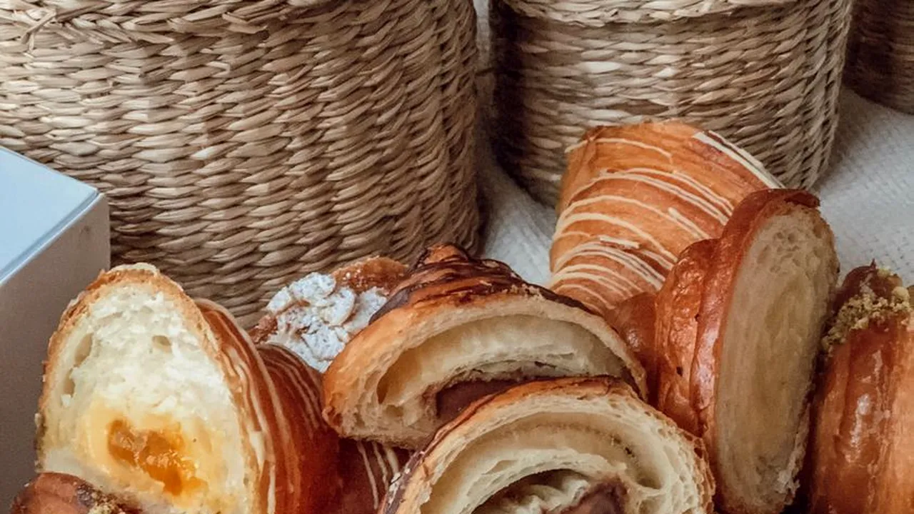 Afaceri cu dulciuri în pandemie. Românii care au lansat Cereal Crunch investesc pe piaţa croissantelor