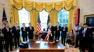 COMENTARIU Lelia Munteanu: Cum să te păzeşti de un răţoi şchiop, dacă acela e Trump?