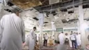 ATAC TERORIST la o moschee din Arabia Saudită: Cel puţin 15 persoane au fost ucise. Atentatul, revendicat de un grup afiliat reţelei Stat Islamic - VIDEO