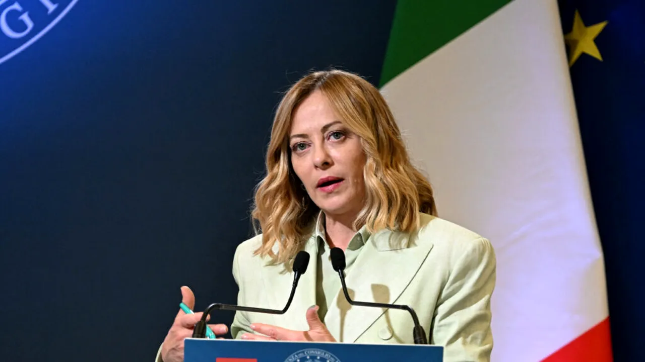 Giorgia Meloni îl felicită pe Nicușor Dan pentru victoria la alegerile prezidențiale