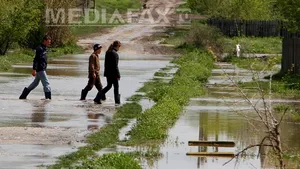 Arhiepiscopia Bucureştilor ajută cu alimente familiile afectate de inundaţii din judeţul Teleorman