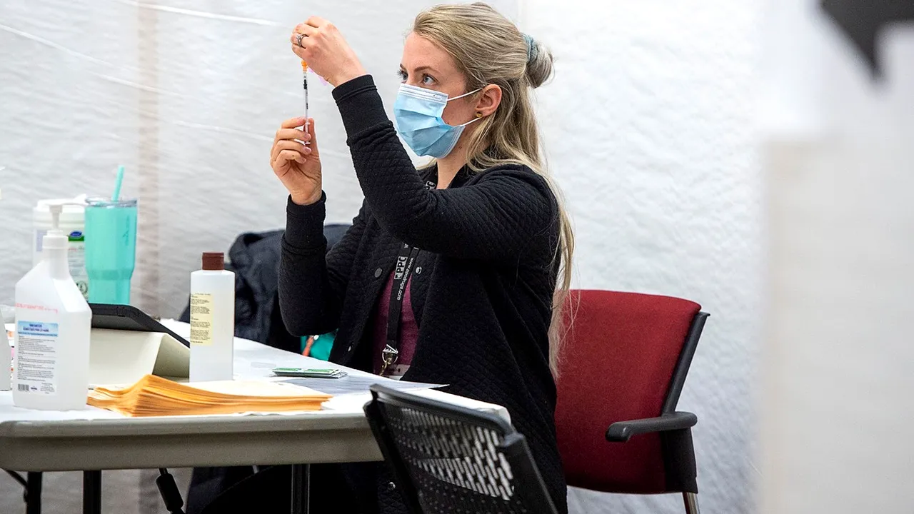 Aproape 2.500 de cadre medicale au făcut COVID-19 de la începutul anului. 81,3% nu erau vaccinate