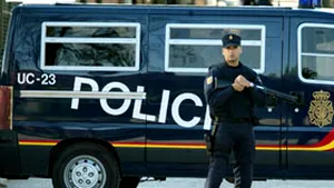 Poliţiştii spanioli dispersează o manifestaţie a poliţiştilor