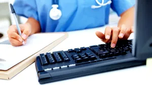 Schimbările din serviciile medicale din România. CNAS: cardul de sănătate nu se va mai folosi o perioadă. Reţete eliberate pentru trei luni de tratament