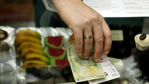 Cresc preţurile la sucuri, cafea, ceai şi prăjituri, în Palatul Parlamentului