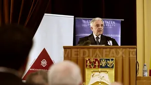 Isărescu: Bucureştiul poate intra şi mâine în zona euro, dar trebuie să intre toată România