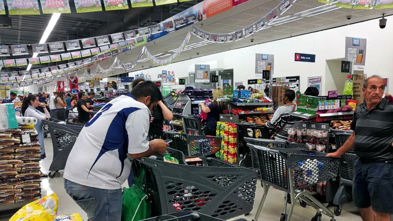 Plata cu cardul la POS. Cerere către bănci să ridice pragul plăţilor contactless la 500 de lei. Risc de contagiune cu coronavirus