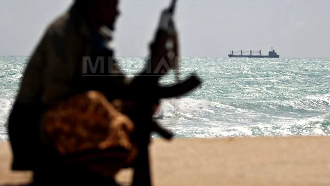 O navă-cargo chineză a fost capturată de piraţi în Golful Oman