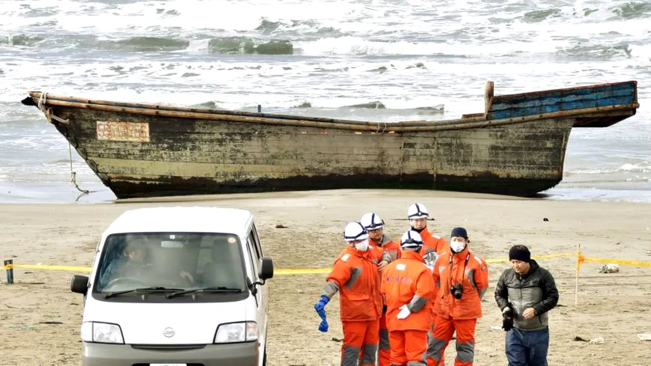 Opt cadavre au fost găsite la bordul unei ambarcaţiuni care a eşuat în Japonia