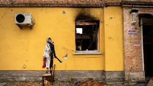 Mai multe persoane au furat o pictură murală a lui Banksy în Ucraina