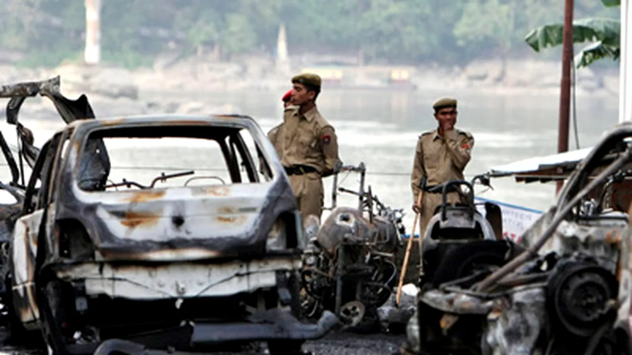 Peste 70 de morţi în atentatele din India