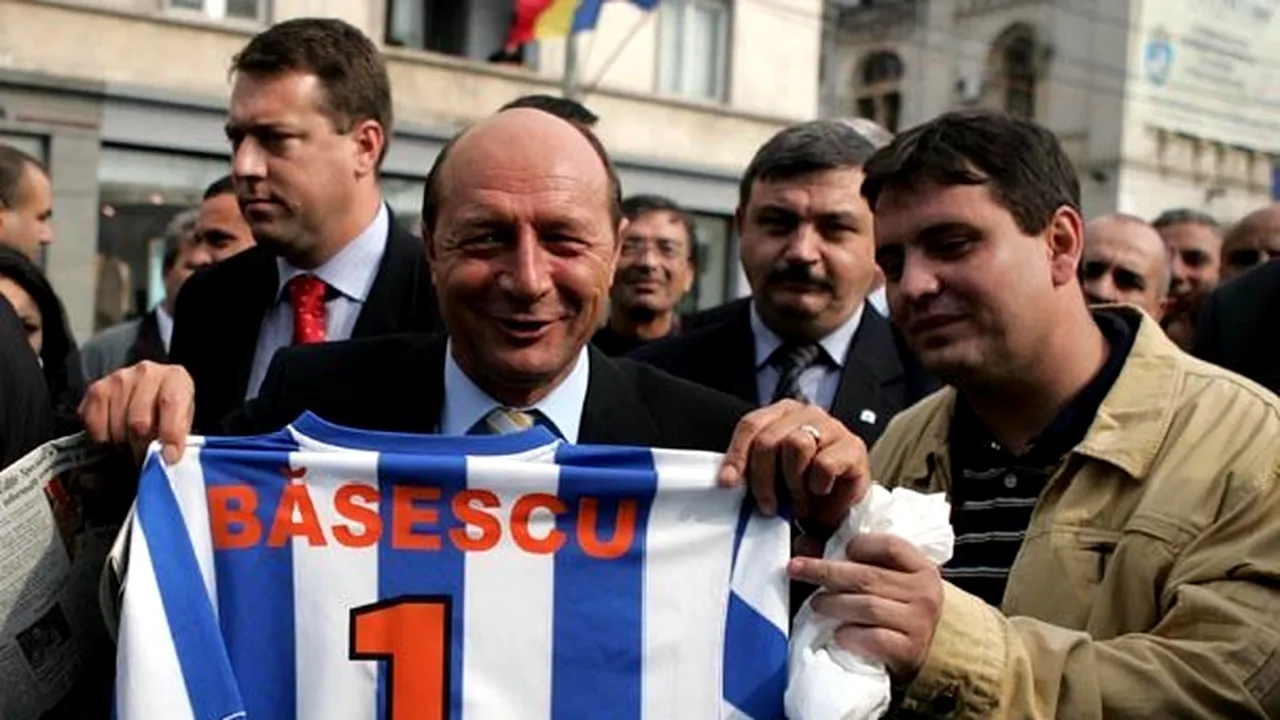 Băsescu se oferă mijlocaş la Universitatea Craiova. Olguţa Vasilescu vrea să fie atacant