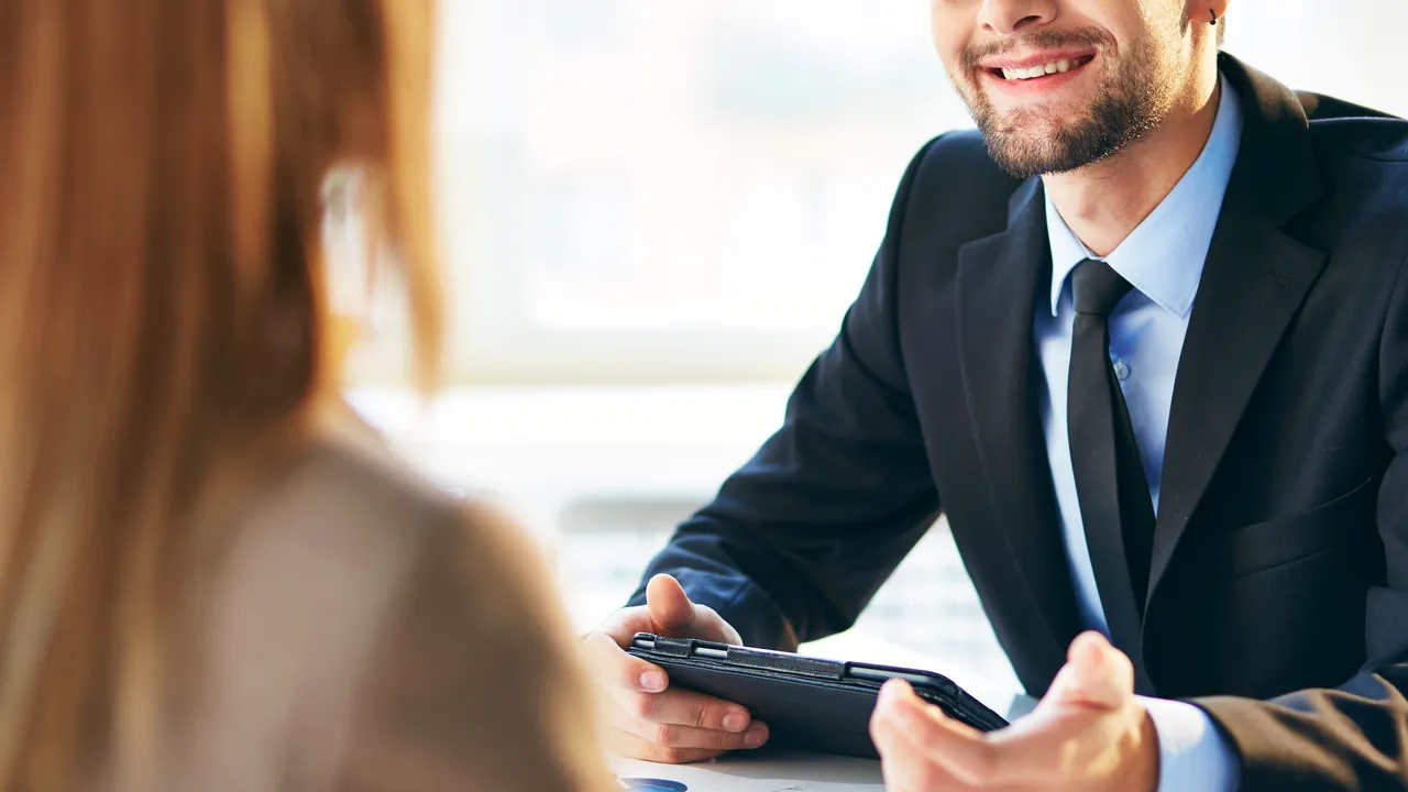 Mesajul ŞOCANT pe care un recruiter l-a primit înainte de un interviu, pentru postul de recepţioneră, de la o tânără candidată | FOTO