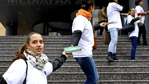 Peste o mie de studenţi au format un lanţ uman la inaugurarea Bibliotecii Politehnicii din Timişoara - FOTO, VIDEO
