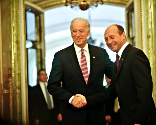 RETROSPECTIVĂ MEDIAFAX 35. 2009 – Joe Biden vine într-o vizită oficială în România. Traian Băsescu obține al doilea mandat la Cotroceni, iar criza economică se adâncește