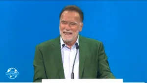 Schwarzenegger critică dur politicienii americani: Dacă și-ar face treaba, nimic din toate acestea nu s-ar întâmpla