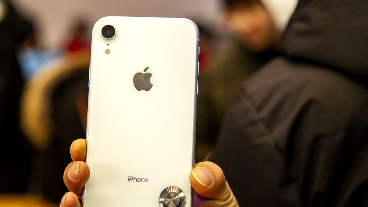 O vulnerabilitate prezentă în iPhone şi iPad a permis hackerilor să acceseze date ani de zile
