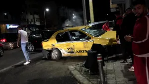 Accident grav la Constanţa: Cinci persoane au fost rănite după ce un taximetru a fost lovit de o altă maşină | FOTO