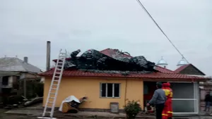 Un bărbat din Tulcea a ajuns la spital, rănit într-un incendiu, după ce o rudă a folosit benzină ca să facă foc 