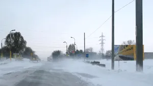 Circulaţie dificilă în Constanţa din cauza zăpezii - VIDEO