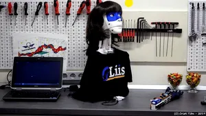 VIDEO Maria, robotul creat de Mihai şi Răzvan, va putea înlocui meserii