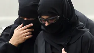 Ankara: Zeci de mii de persoane protestează faţă de purtarea vălului islamic în universităţi
