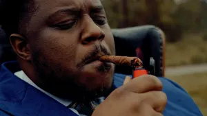 Un candidat la Senatul SUA fumează marijuana în reclama sa electorală
